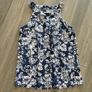 Sleeveless blue/white top